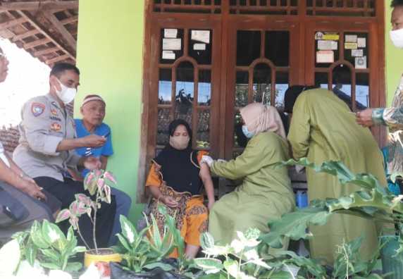 Vaksinasi Door To Door Desa Galih